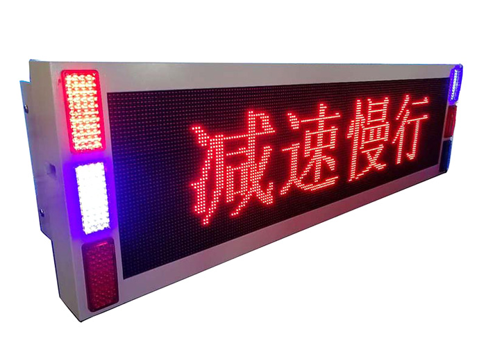 In che modo i display LED a bordo dei veicoli resistono alle alte temperature?