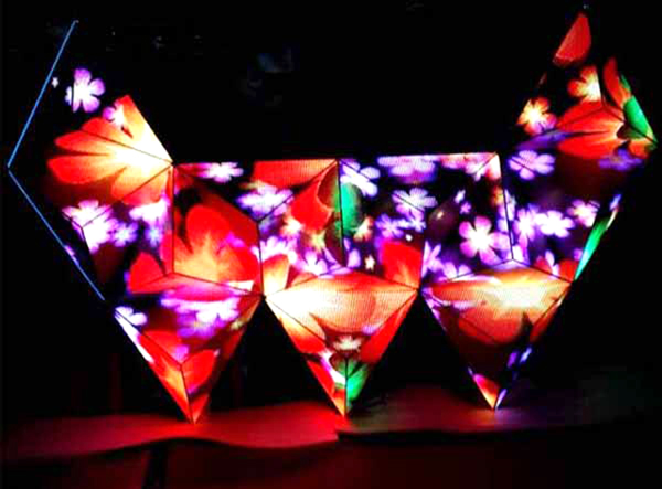 Display LED triangolare